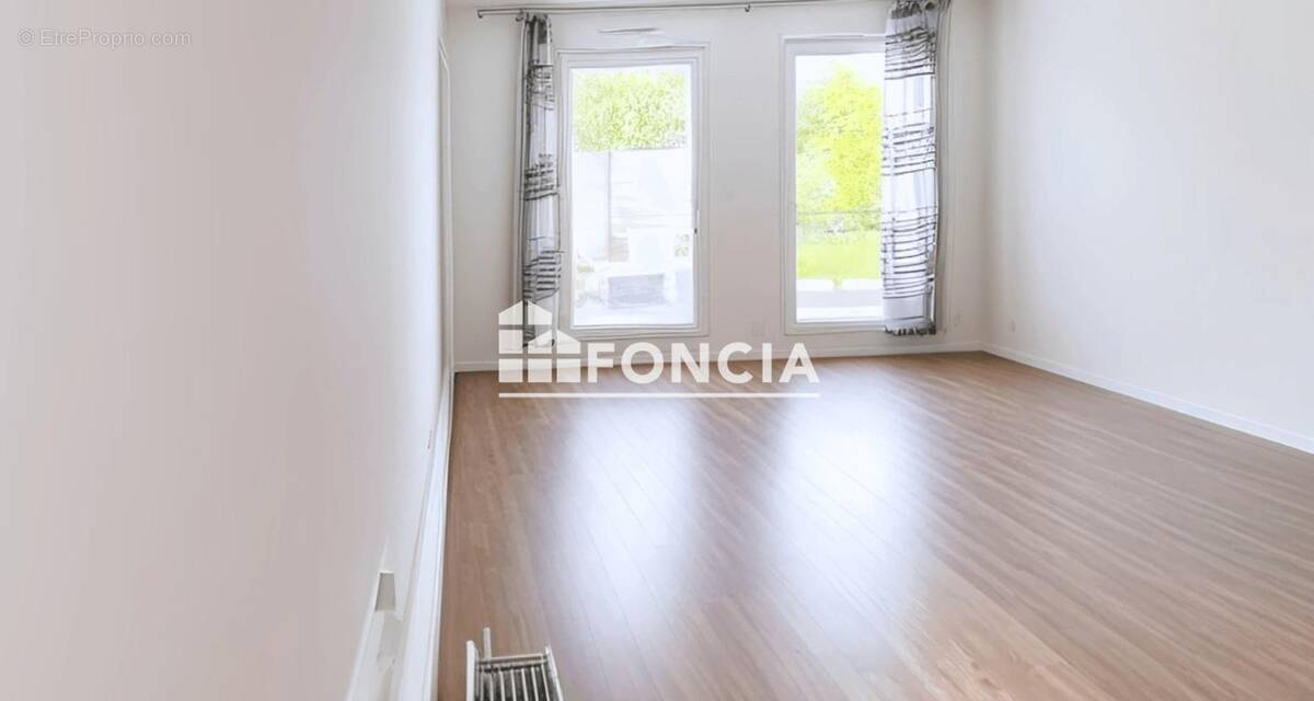 Appartement à SAINT-THIBAULT-DES-VIGNES