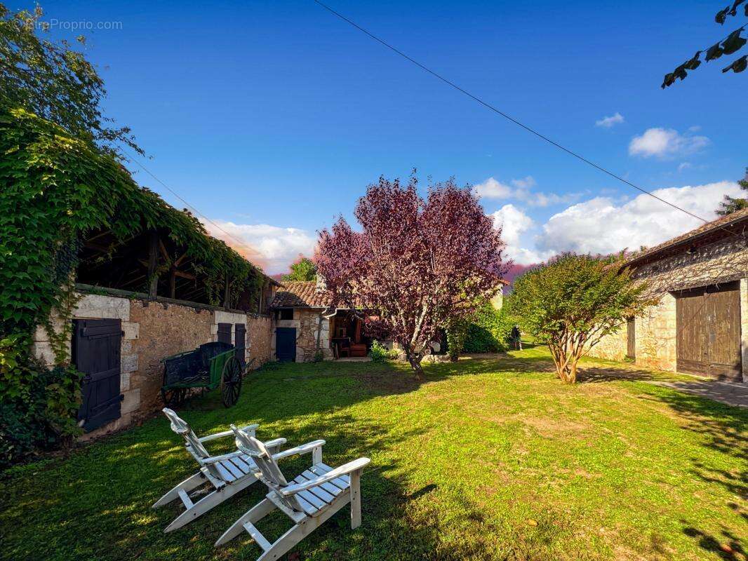 Maison à ANTONNE-ET-TRIGONANT