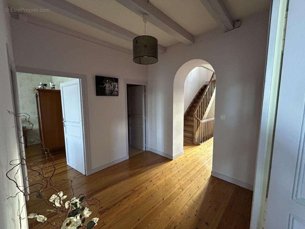 Maison à SAINT-JEAN-D'ANGELY