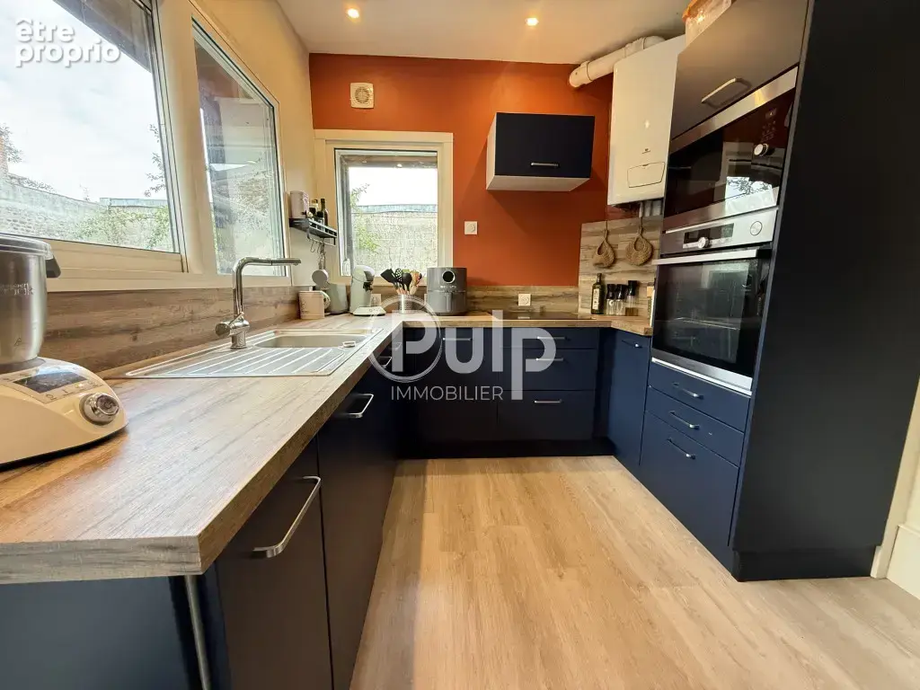 Semi individuelle - 3 chambres - jardin - 2 garages - centre ville - photo 2