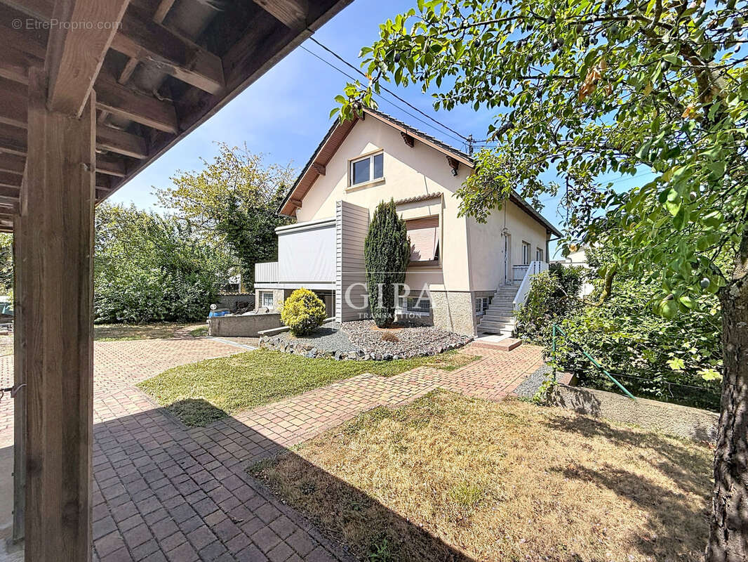 Maison familiale sur plus de 10 ares de terrain avec fort potentiel d'évolution à Eschau ! - photo 2