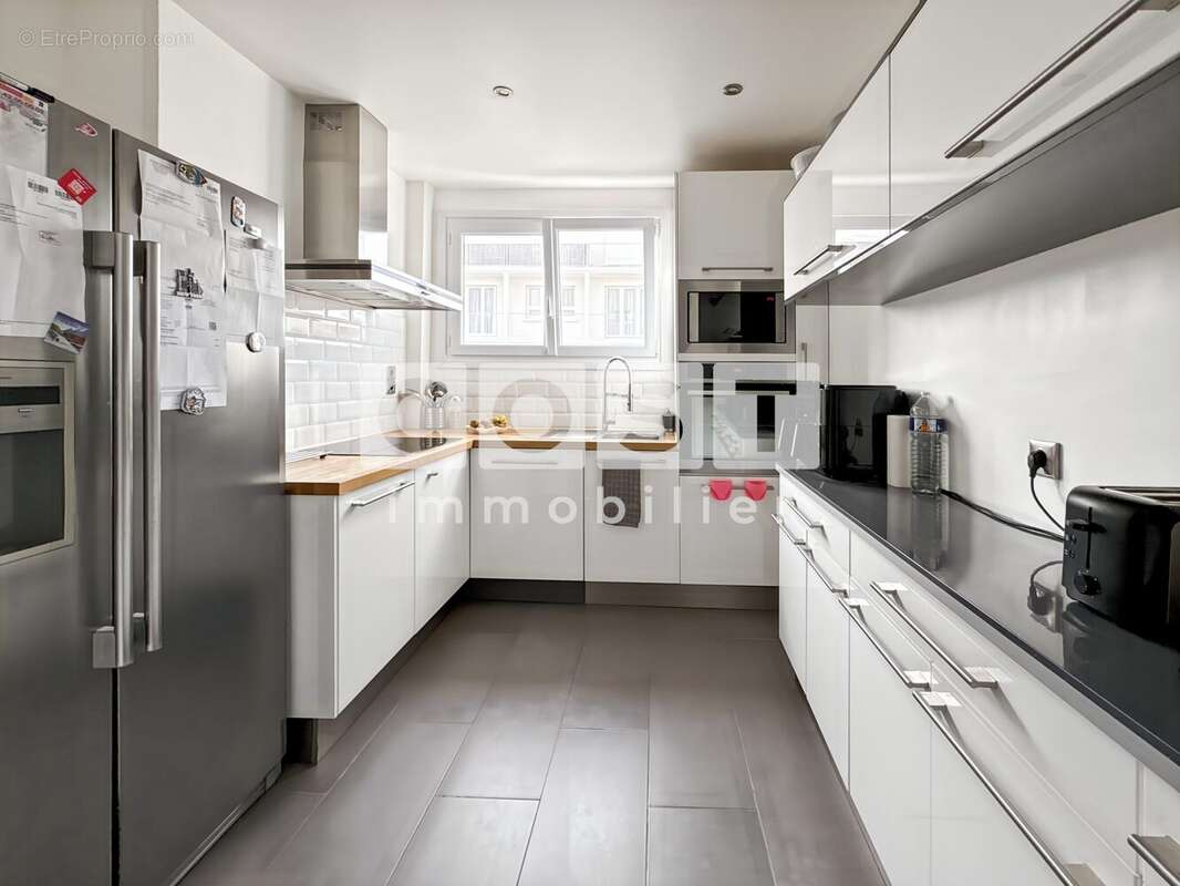 Appartement à COURBEVOIE