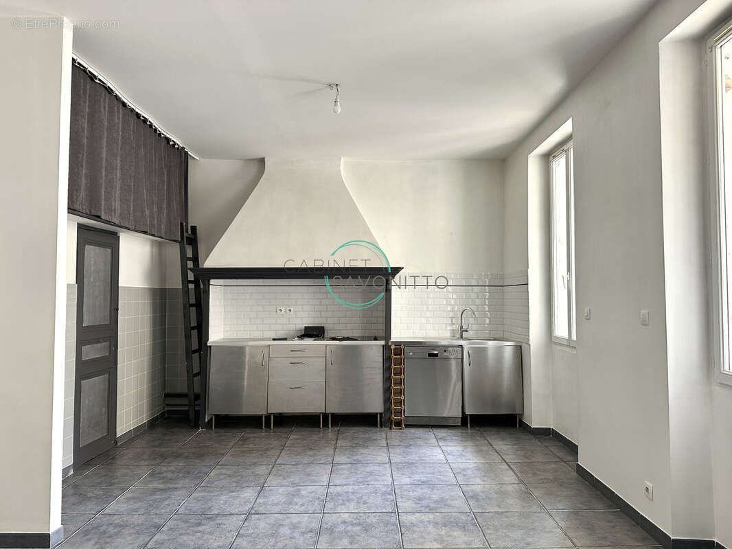 Appartement à MARSEILLE-6E