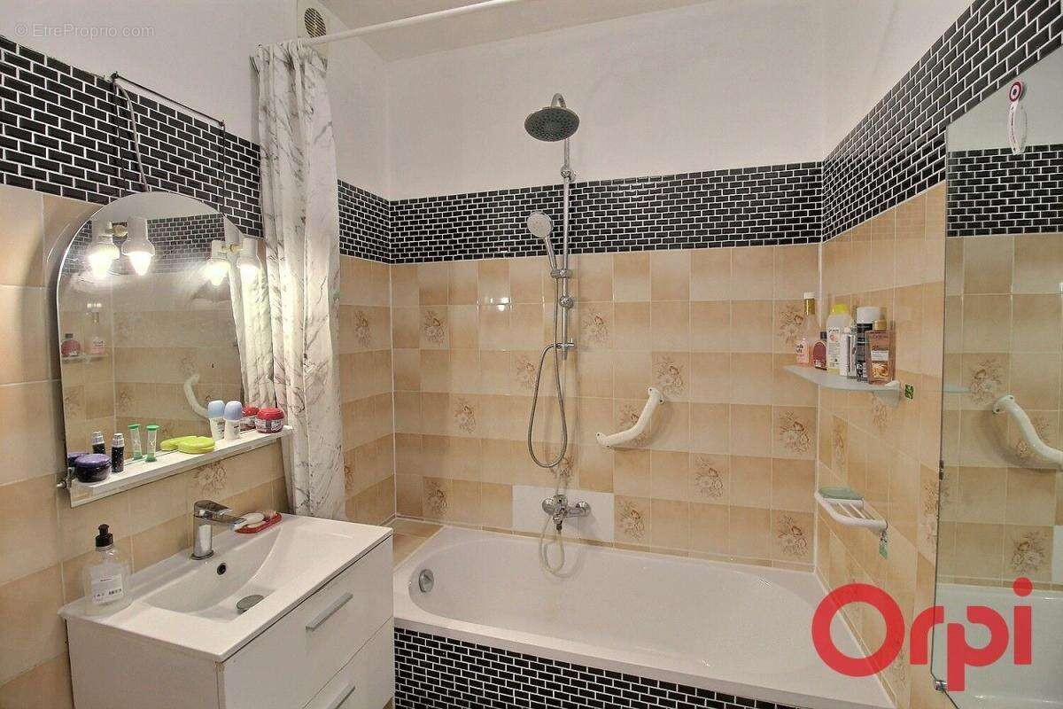 Appartement à MARSEILLE-3E