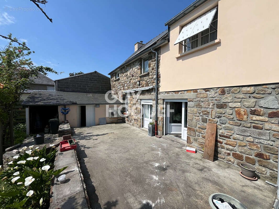 Maison à LE VIVIER-SUR-MER