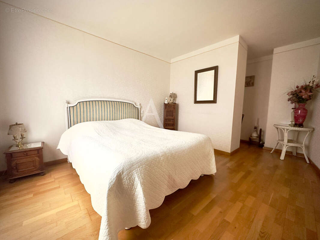 Appartement T6 de 131 m² avec balcon et double box Hyper-centre de Chartres - photo 7