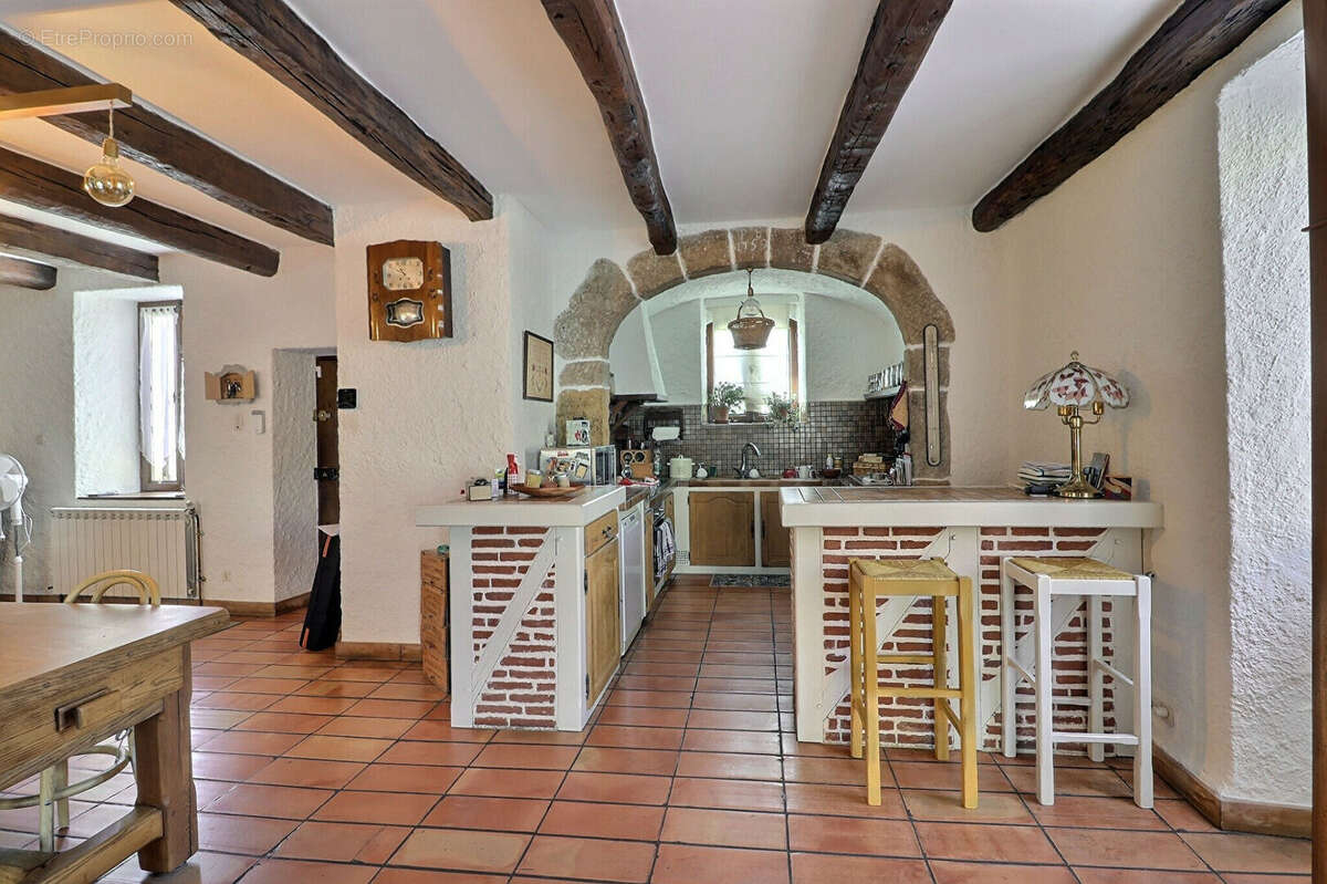 Jolie maison de village en pierre - photo 7