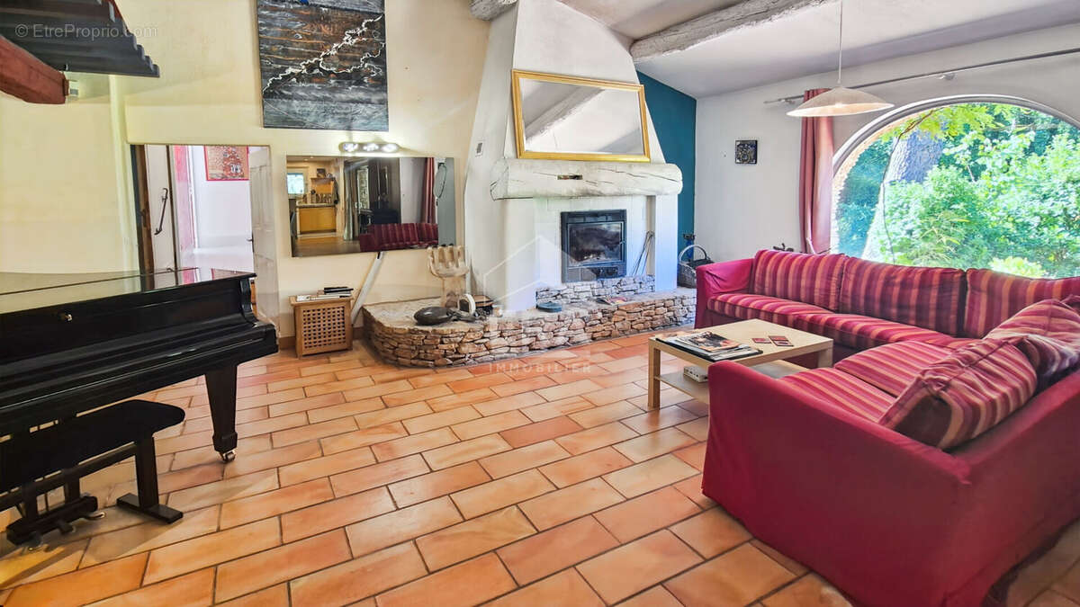 Maison à DOMAZAN