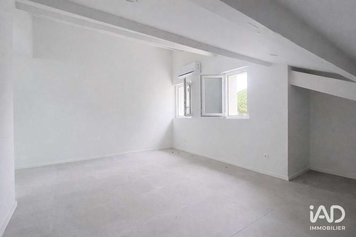 Photo 5 - Commerce à MARSEILLE-12E