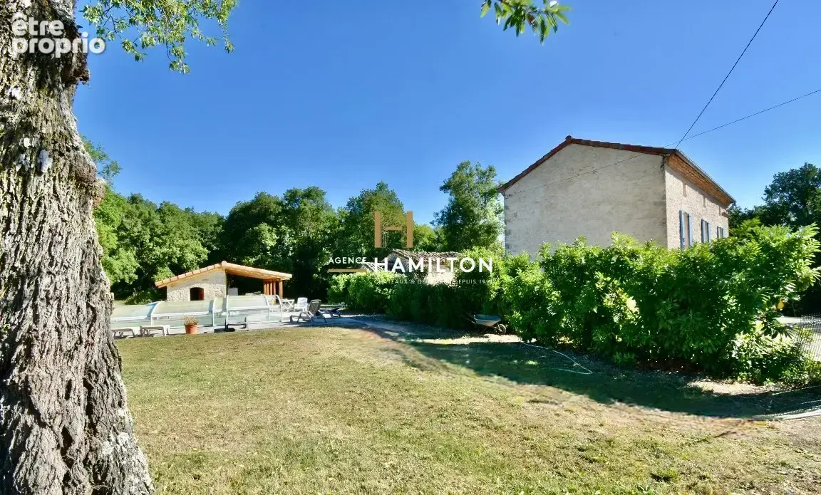 Superbe maison en pierre rénovée, avec bois et terrains attenants - photo 11
