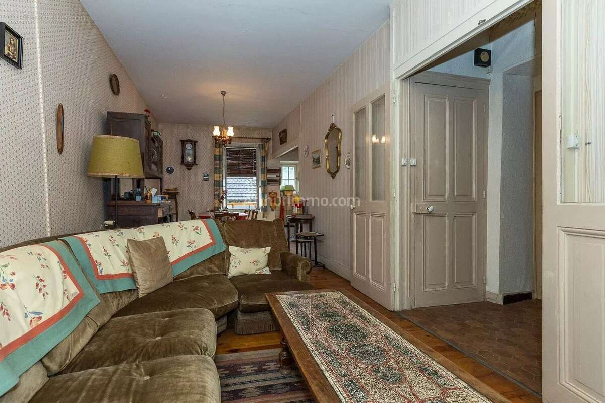 Maison à VIRIEU-LE-GRAND