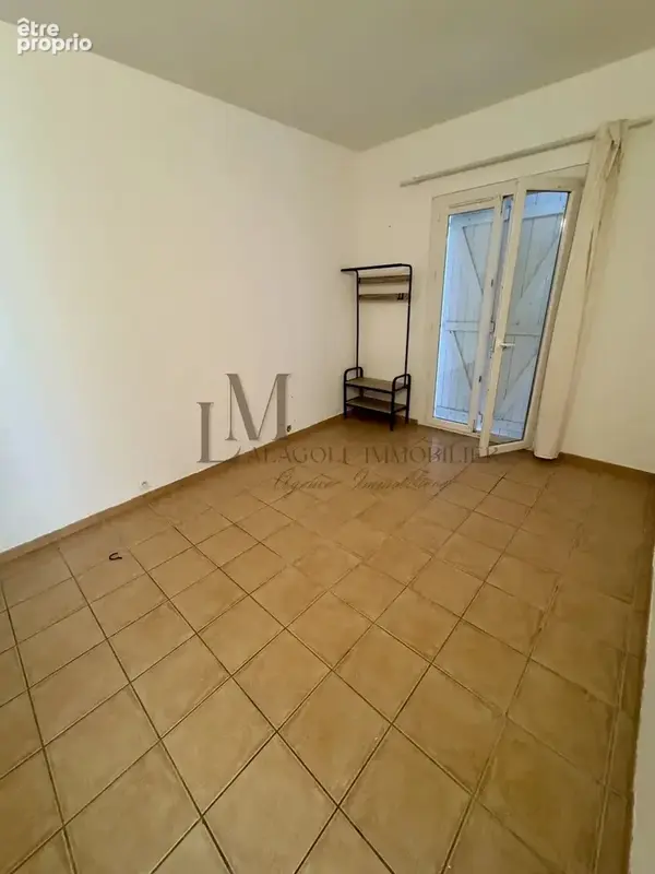 SARTENE - Ensemble immobilier T3 / T3 / T2 + Terrain constructible. - photo 9