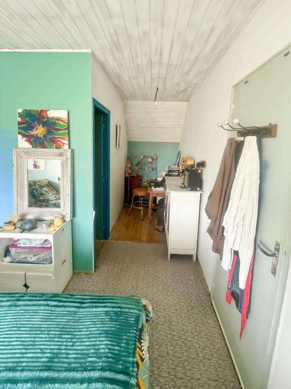 Charmante maison familiale, 5 chambres,  Terrain clos et arboré de 645 m² - photo 13