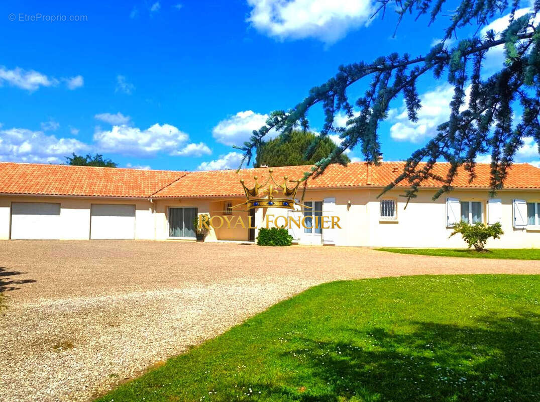 Maison à THURE