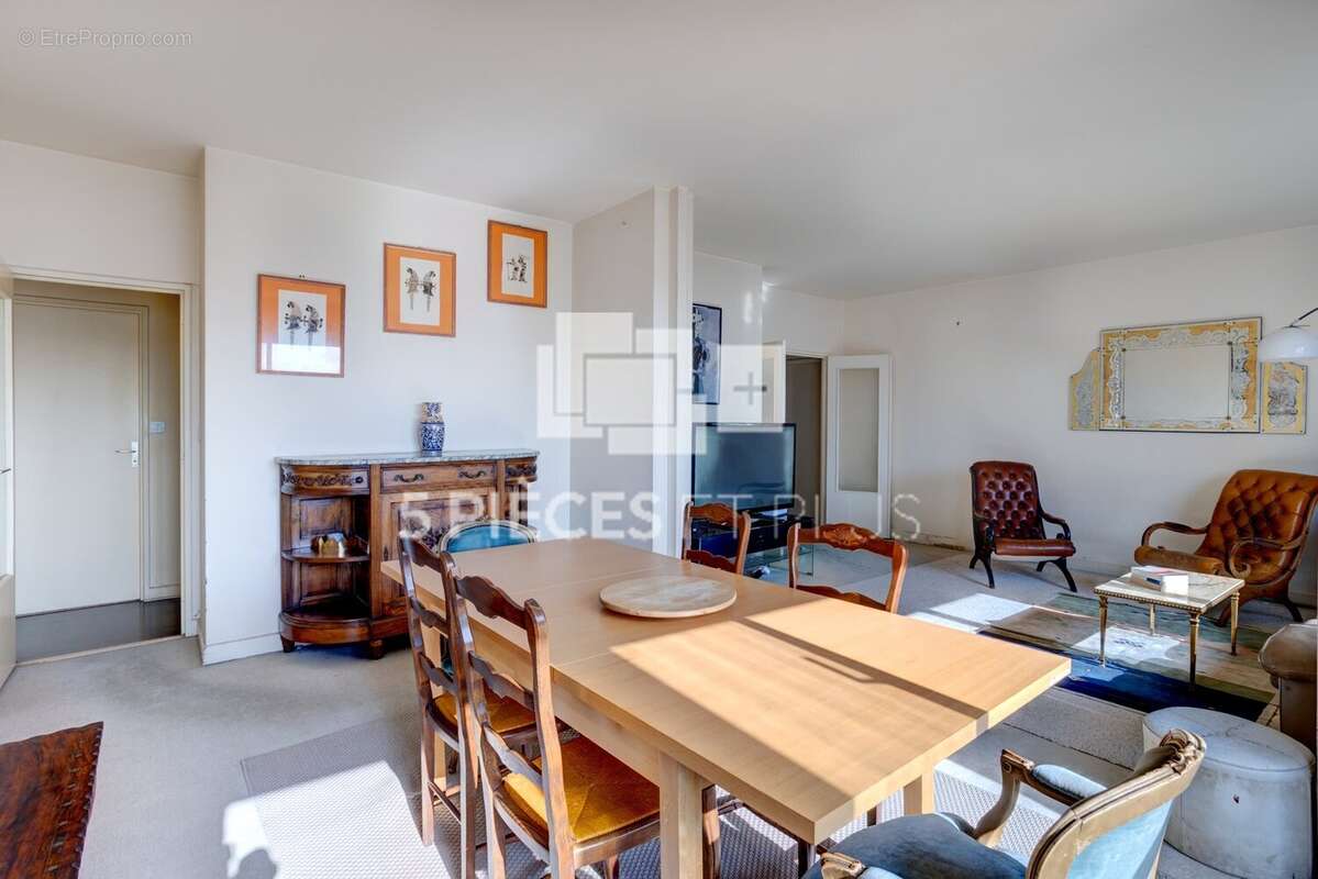 Appartement à COURBEVOIE
