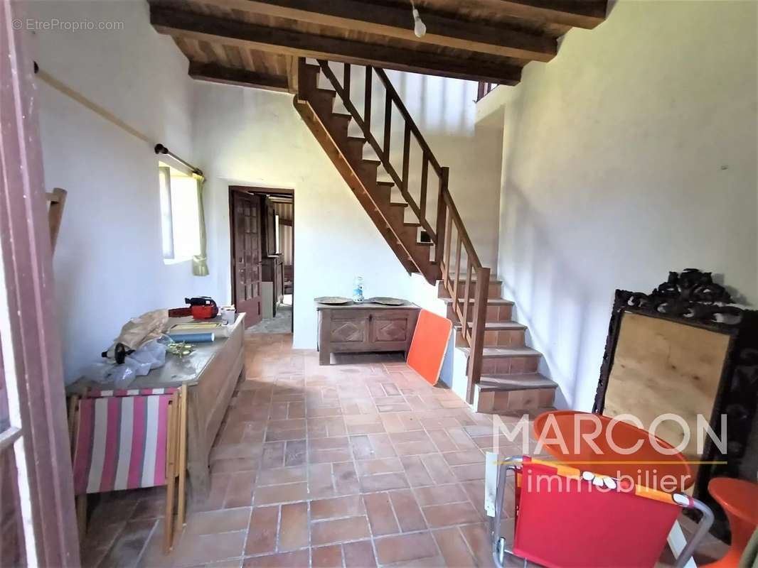 Maison à SAINT-HILAIRE-LE-CHATEAU