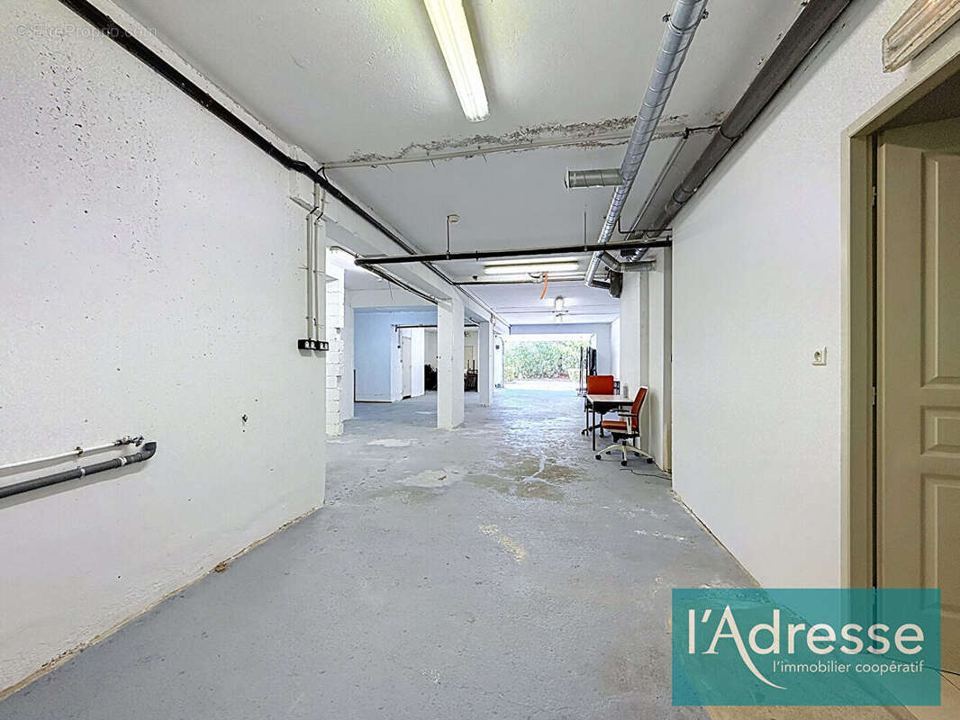 Entrepôt avec bureaux climatisés - 228 m² - Secteur Finosello - photo 11
