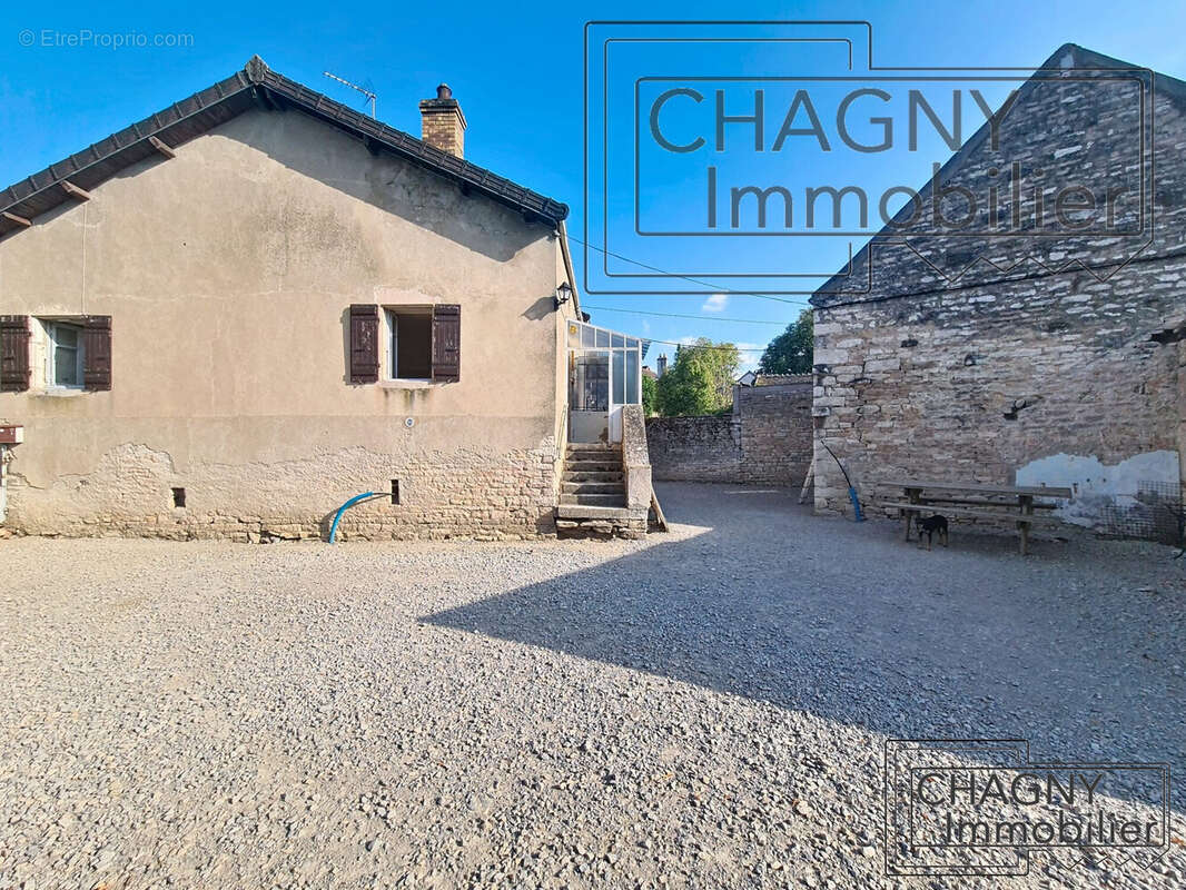 Maison 62 m² à Fontaines  - photo 6
