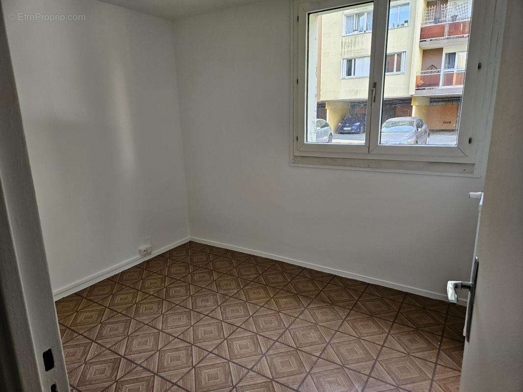 Appartement à COMBS-LA-VILLE