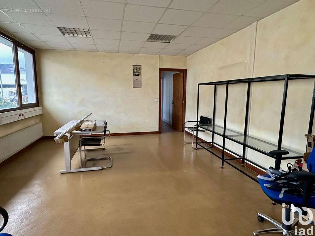 Photo 3 - Commerce à ALBERTVILLE