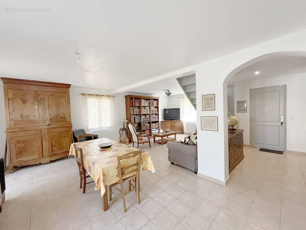 Grande Maison Familiale au Cœur de la Pinède - photo 4