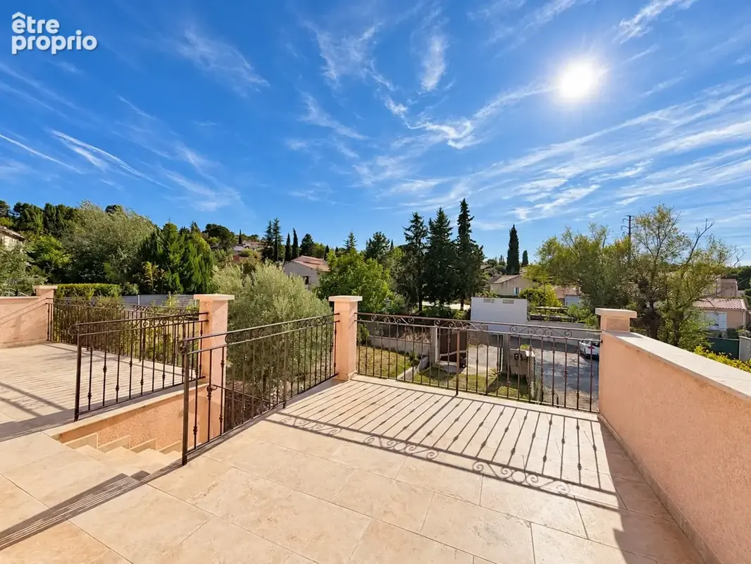 Maison T5 à vendre à Manosque Village - surface utile d'environ 220 m² - photo 2