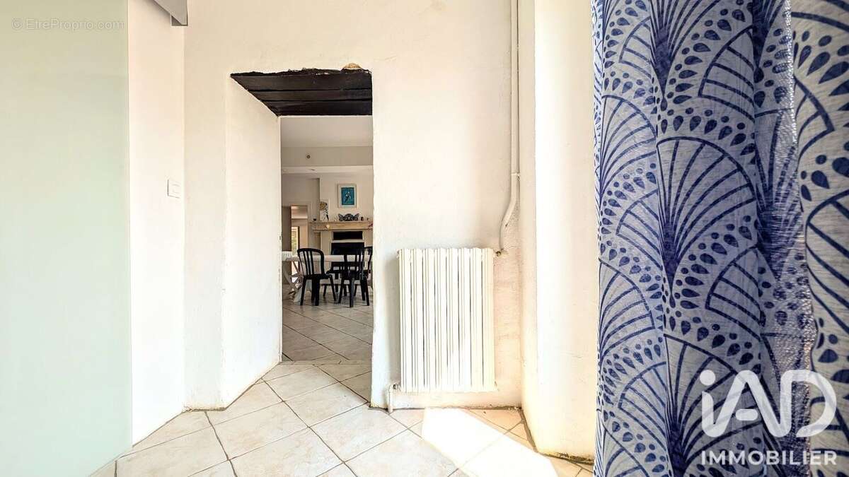 Maison 210 m² à Saint-Jean-De-La-Motte  - photo 3