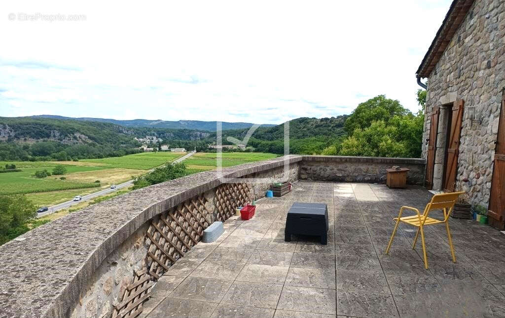 Ensemble immobilier composé de 3 logements, terrain 3894 m2 - photo 2