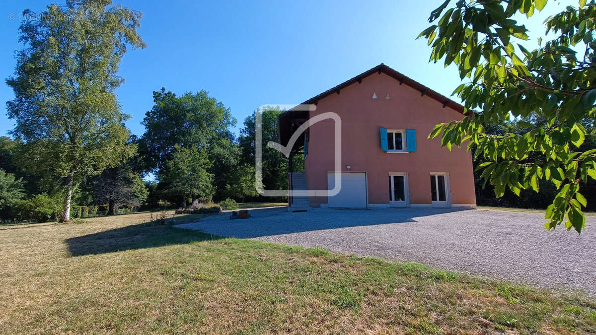 Maison à SAVIGNAC-LES-EGLISES