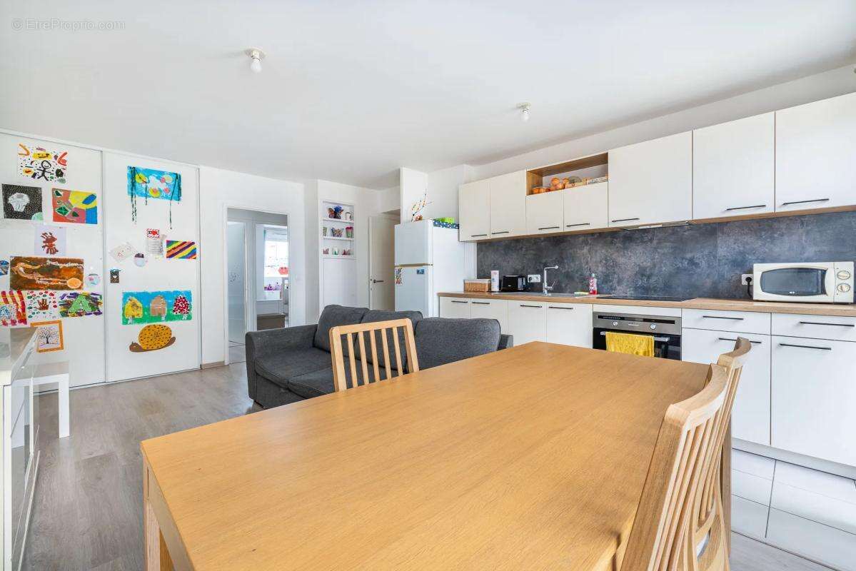 Appartement à LES PAVILLONS-SOUS-BOIS