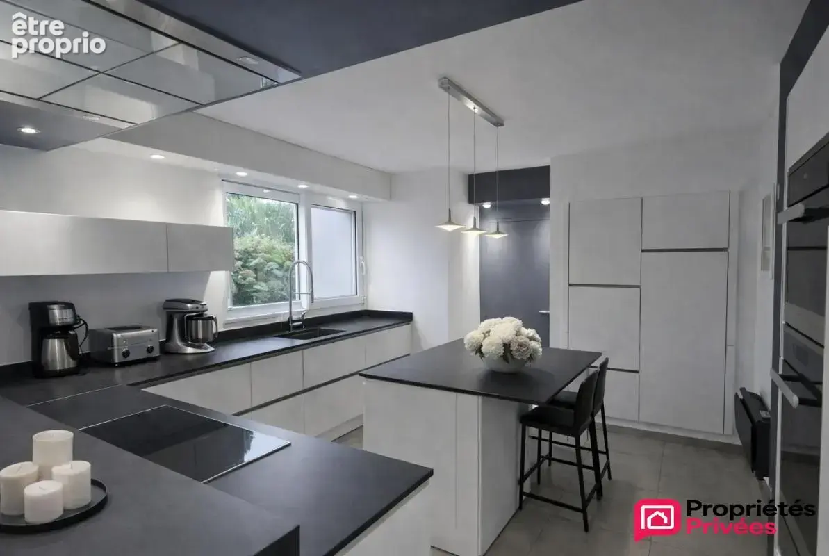 Maison d'Architecte à proximité de Saint-Hilaire-du-Harcouët,  9 pièce(s) 229 m2 - photo 4