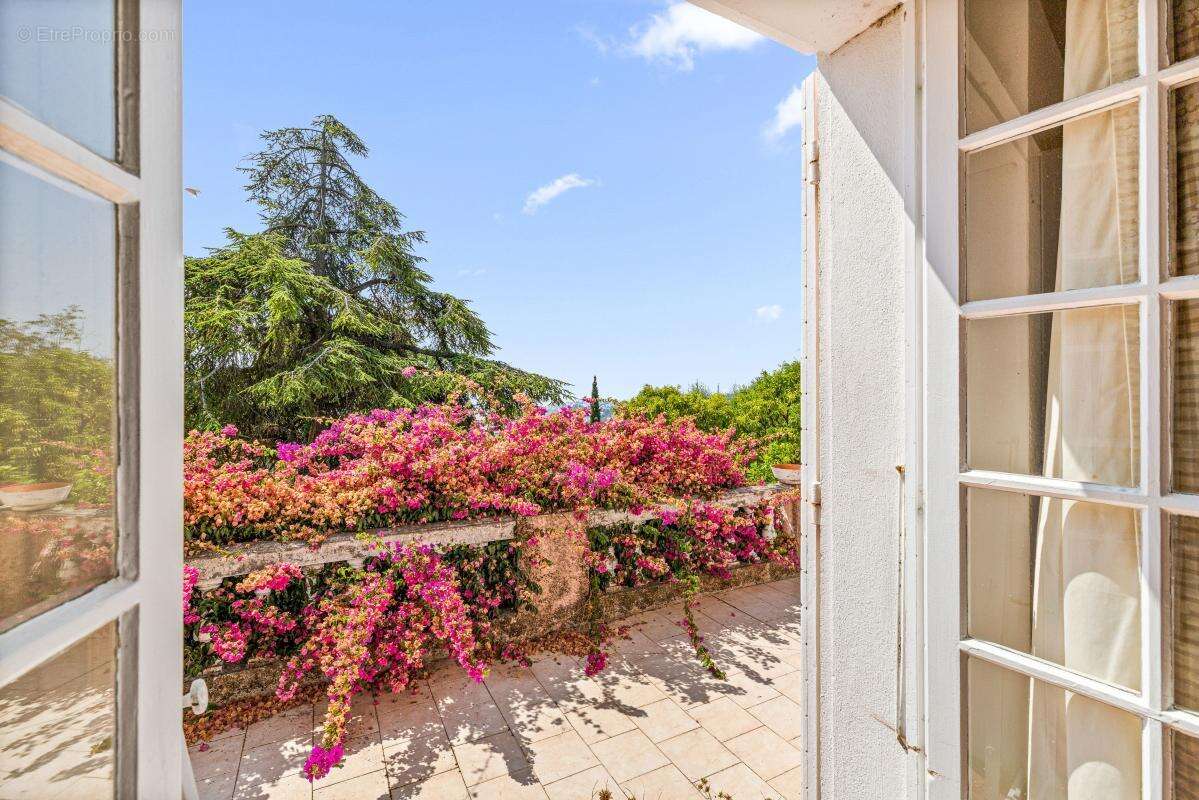 Nice gairaut – villa provençale avec vue mer, piscine, terrain de 2 000 m² et garage de 100 m² - photo 12