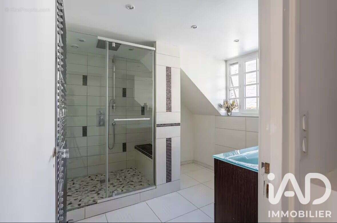 Maison 207 m² à Saulx-Marchais  - photo 8