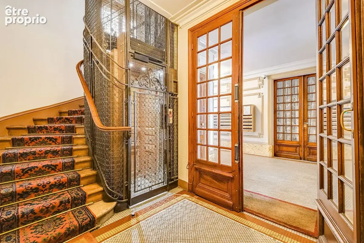 Rue Damrémont, studio à vendre en dernier étage ! - photo 9