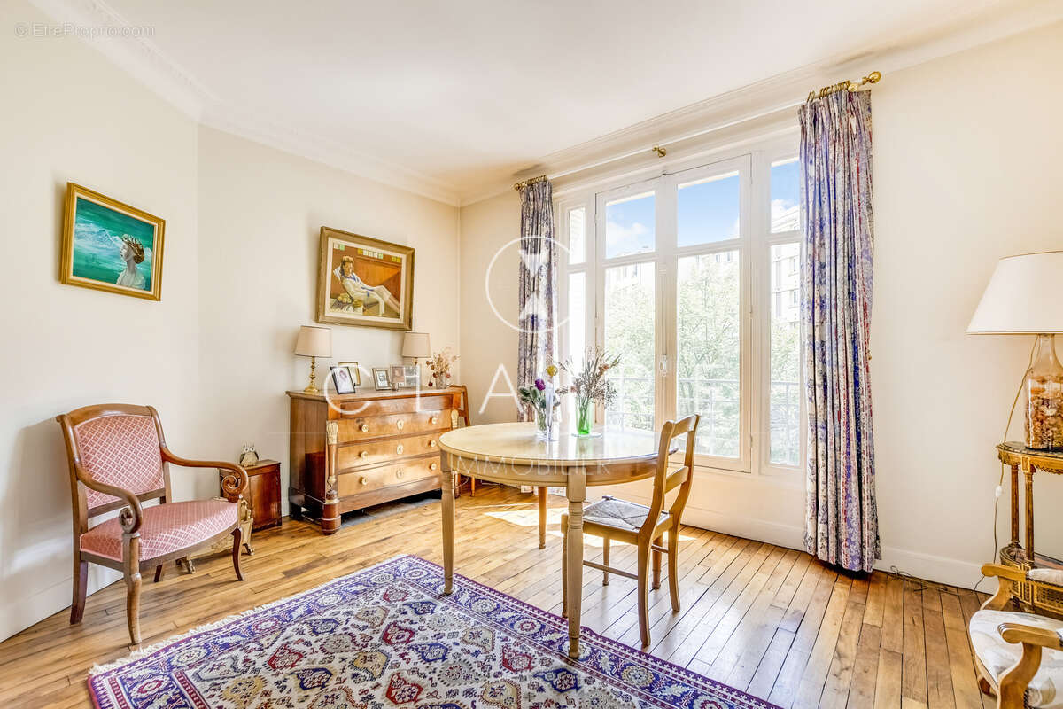 Appartement à PARIS-15E