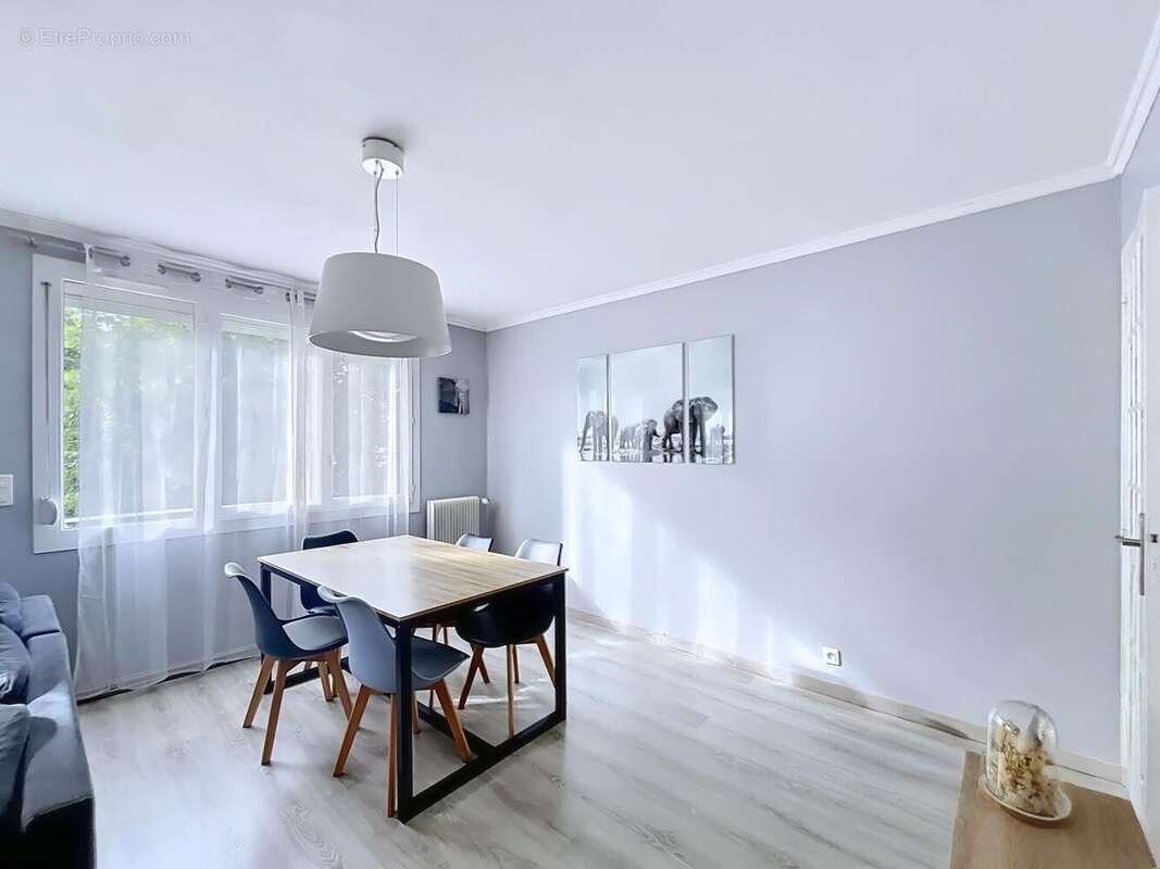 Photo 2 - Appartement à HOUILLES