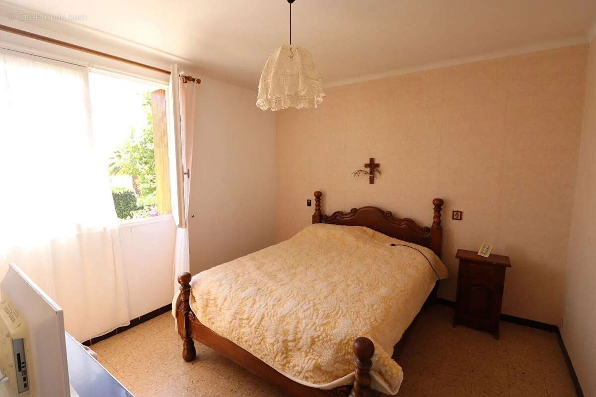 Appartement à SAINT-CYR-SUR-MER