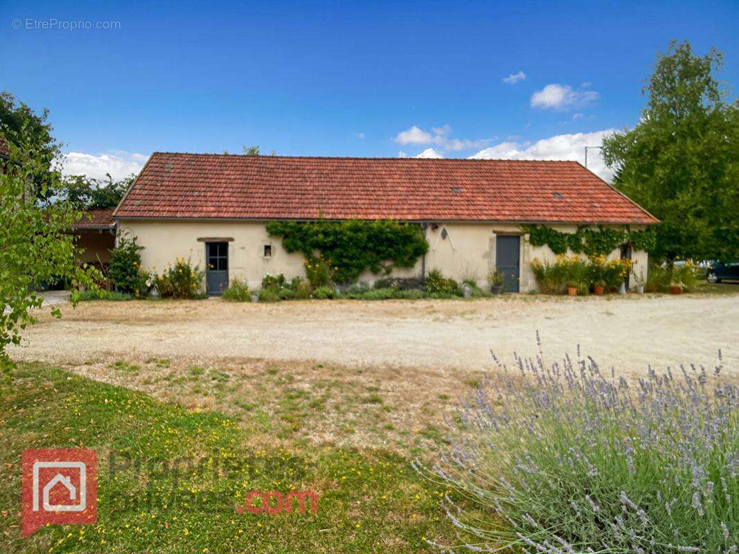 Maison à NOYERS