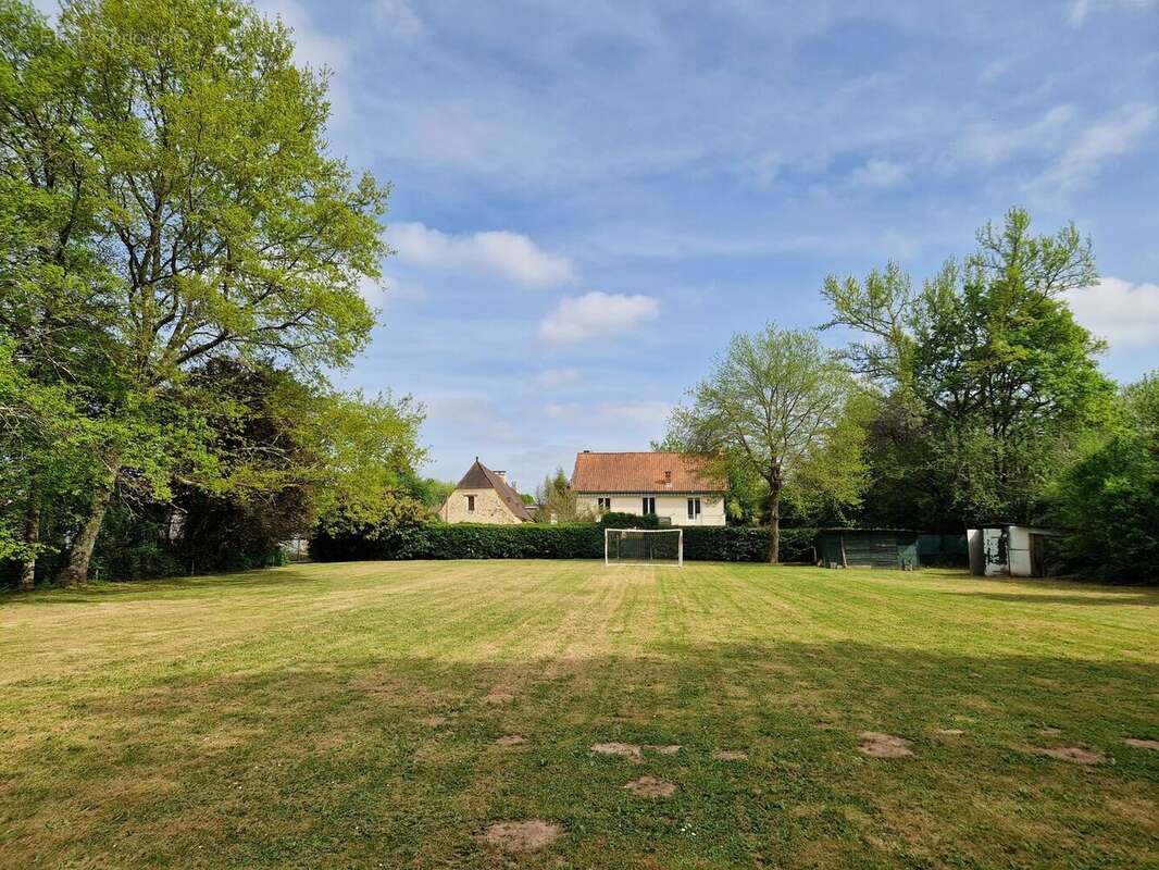 Propriété avec Maison d'habitation, Maison d'amis, Studio, Piscine, parc et jardin 7418m2 jusqu'à la rivière. - photo 15