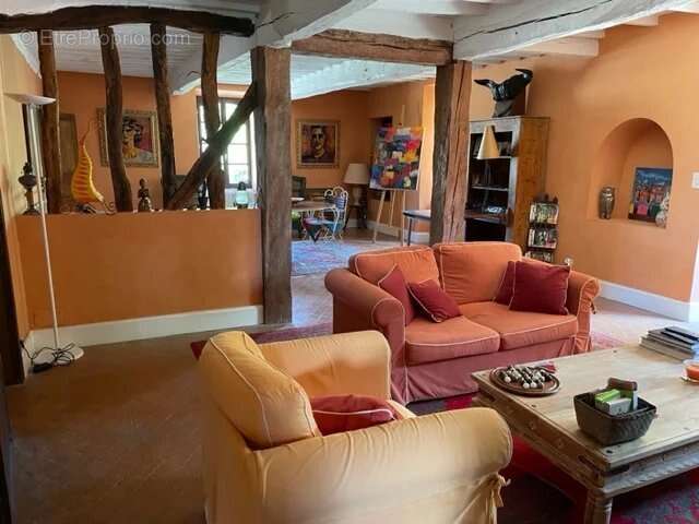 Maison de caractère avec 4 chambres sur 'environ 7318 m². - photo 17