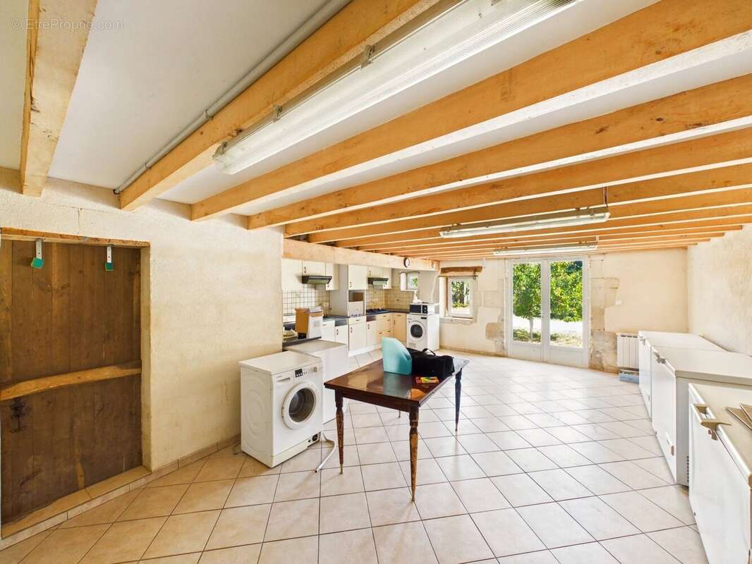 Propriété de caractère exceptionnelle avec appartement indépendant, potentiel gîte, garages et grand hangar - photo 18
