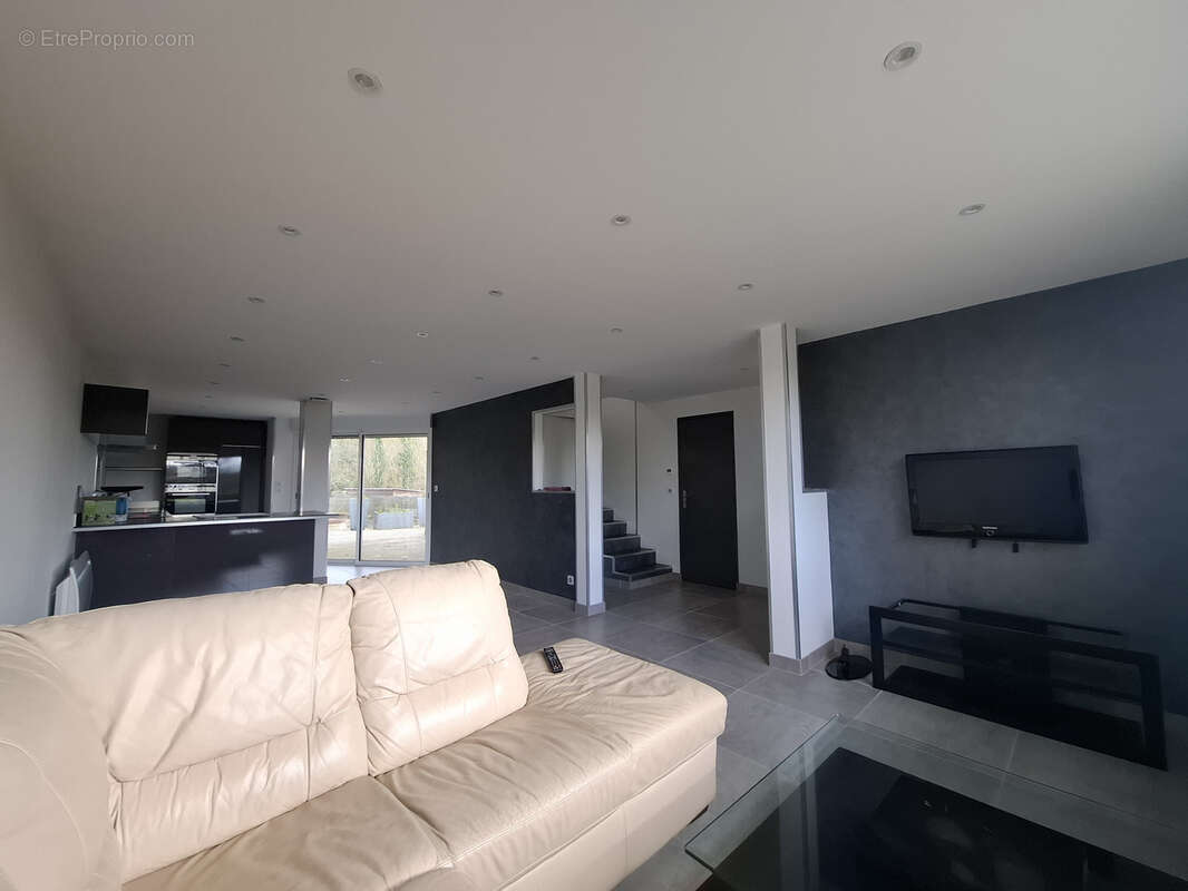 Maison à SAINT-ETIENNE-DE-MER-MORTE