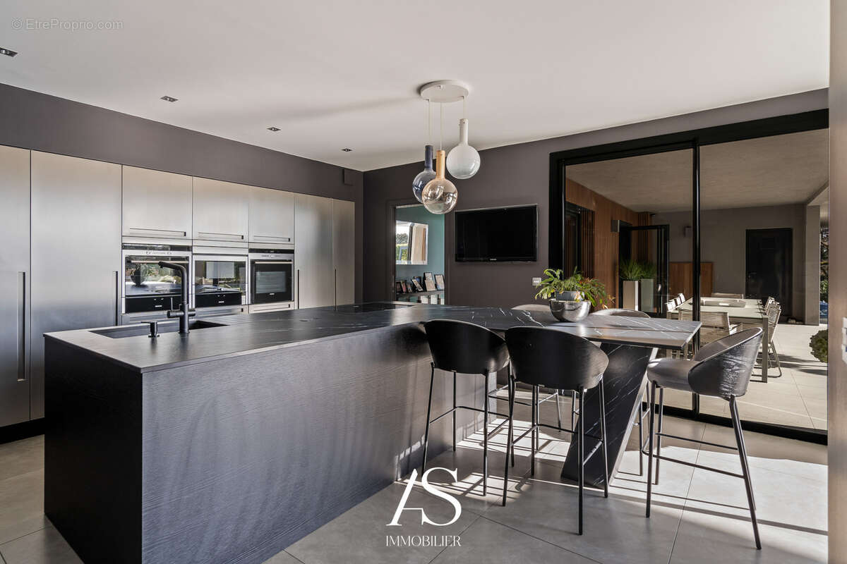 Maison à COLLONGES-AU-MONT-D'OR