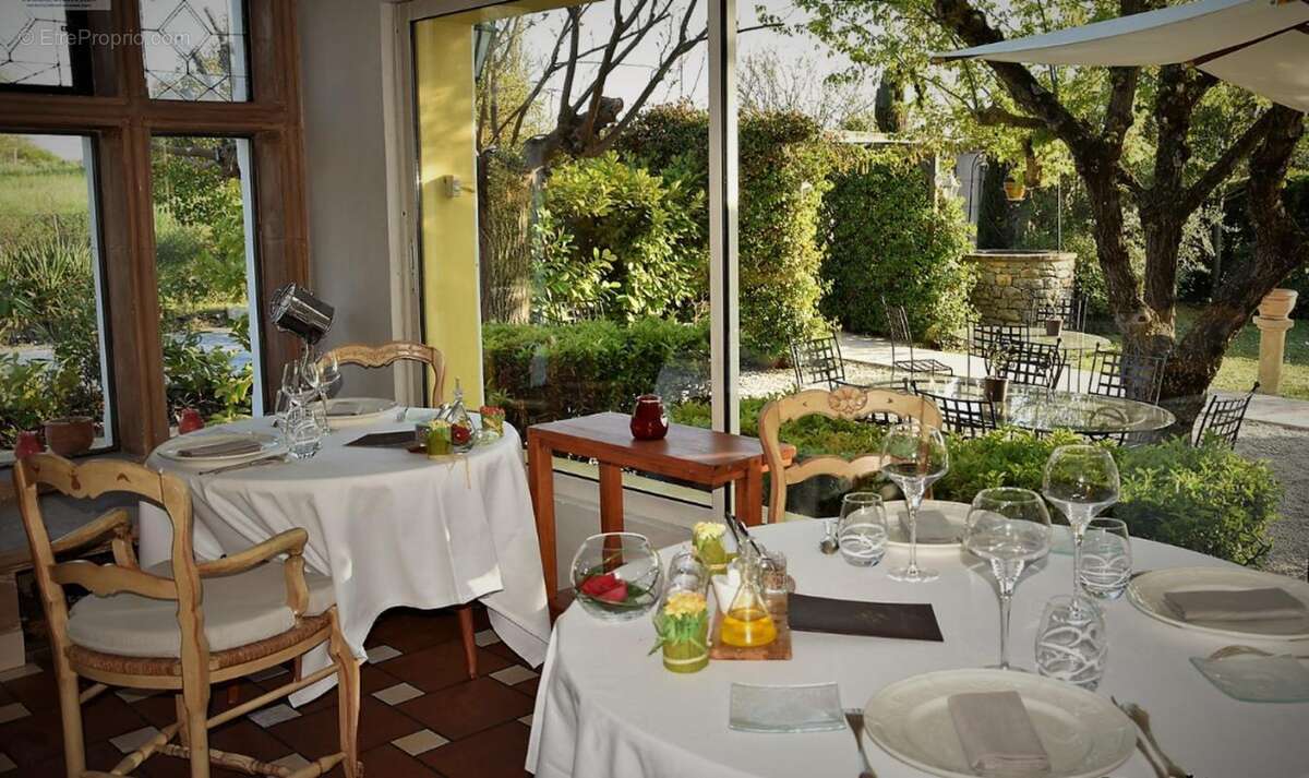 Commerce à MONTAUROUX