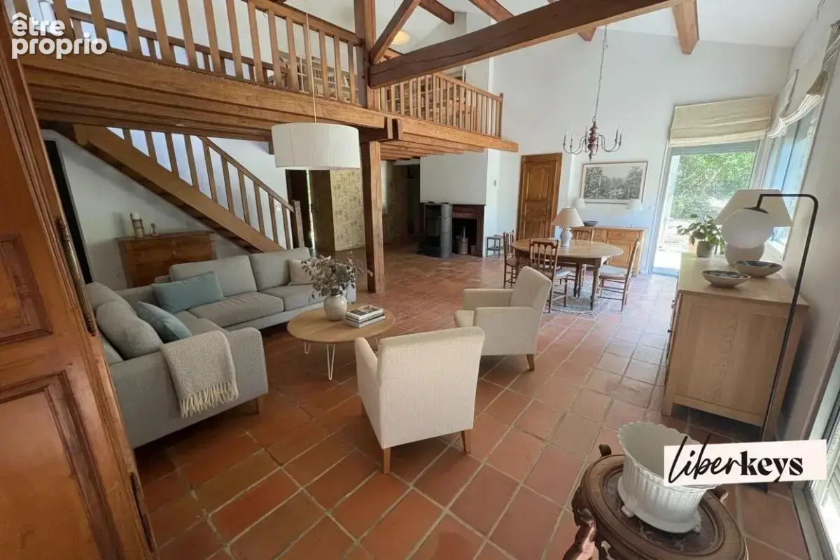 Belle maison familiale de 175 m² sur terrain arboré de 2 963 m² exposé plein sud - photo 2