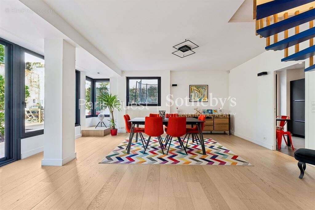 Appartement à NEUILLY-SUR-SEINE