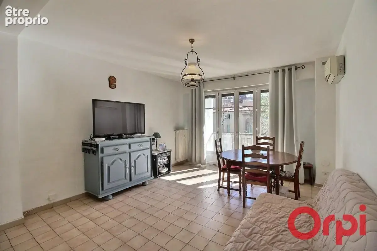 Marseille 13003 – Quartier La Villette : T3 traversant 74 m² – Lumineux – Balcon & Cave - photo 1