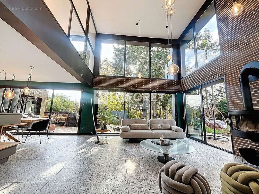 Maison à SAINT-OUEN-DE-THOUBERVILLE