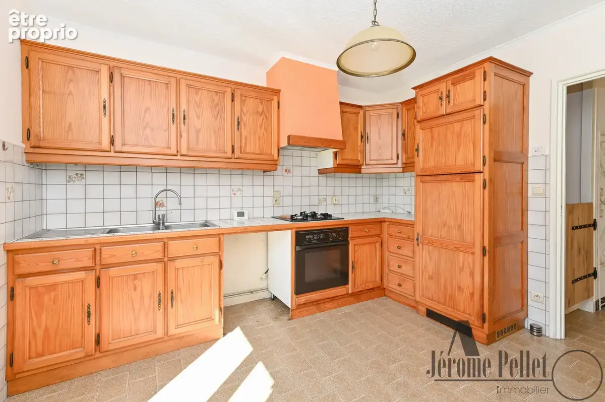 Communay - Les Chanturières :  Maison familiale 4 chambres avec jardin - photo 6
