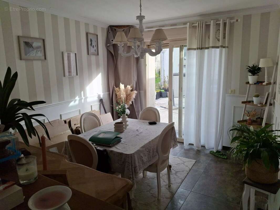 Maison à MONTESCOURT-LIZEROLLES